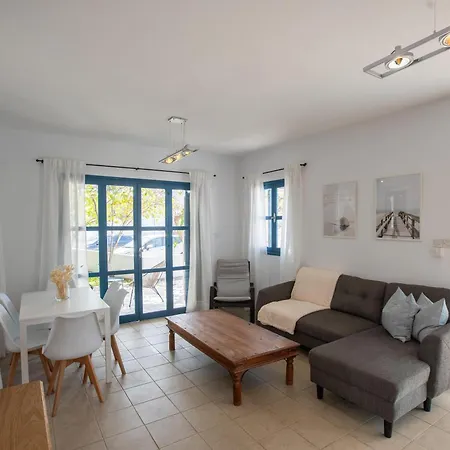 Phaedrus Living: Sky Blue Villa