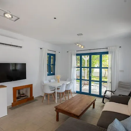 Villa Phaedrus Living: Sky Blue